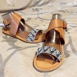 Like-NEW Dolce Vita black/white/tan sandals sz 7.5